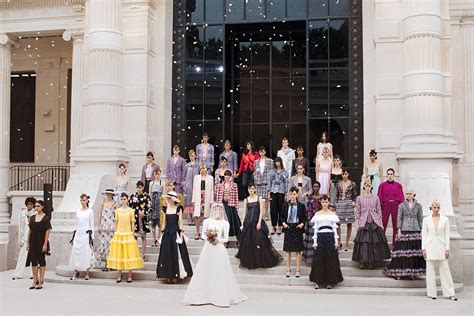 the chanel fall-winter 2021/22 haute couture show|FINALE FALL.